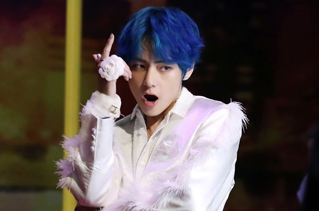 BTS V's long hair gets attention from the ARMYs; Is it a concept for their  new album? - EconoTimes
