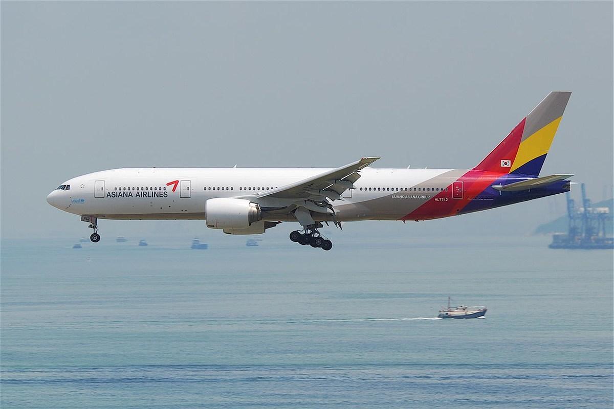 Asiana has voluntarily grounded nine B777 jets mated with the aforementioned engine since Monday afternoon.