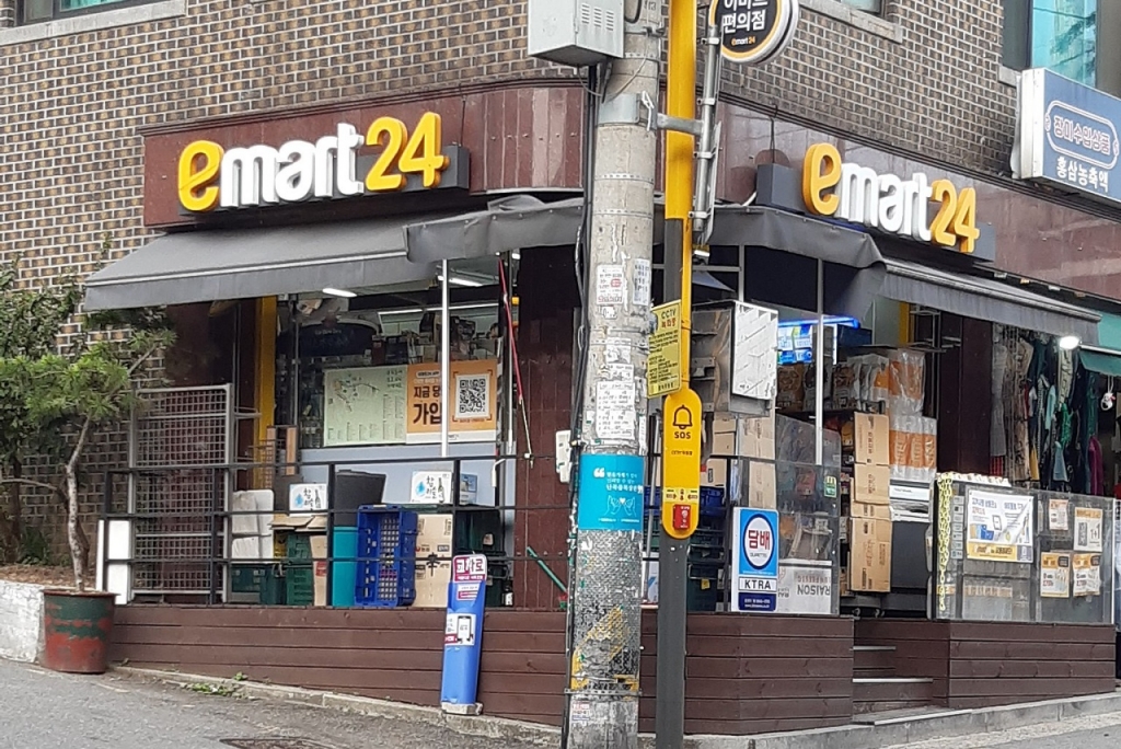 E-Mart enters Singapore with two corner shops selling K-food - KED