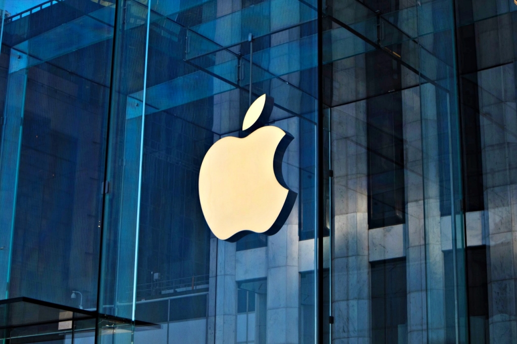 Apple, Amazon looking to enter webtoon market dominated by South Korea's Naver, Kakao - Vimarsana News