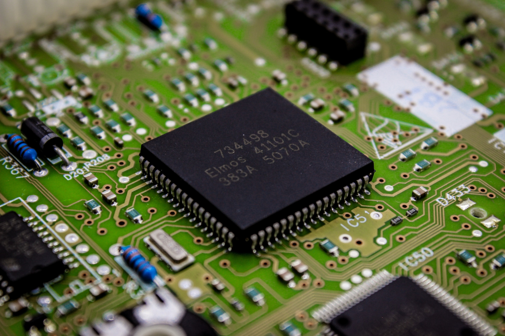 Foxconn to Pursue Indian Chipmaking Incentives Despite Vedanta Partnership Dissolution - Vimarsana News