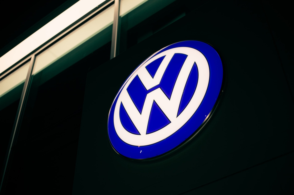 Volkswagen Forges Strategic Partnership with Xpeng, Plans Dual EV Release for Chinese Market - Vimarsana News