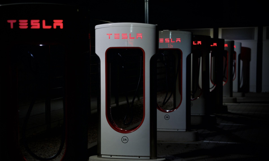 Tesla, GM, Ford Tread Carefully Amid Economic Uncertainty, Signal Slowdown in EV Expansion - Vimarsana News