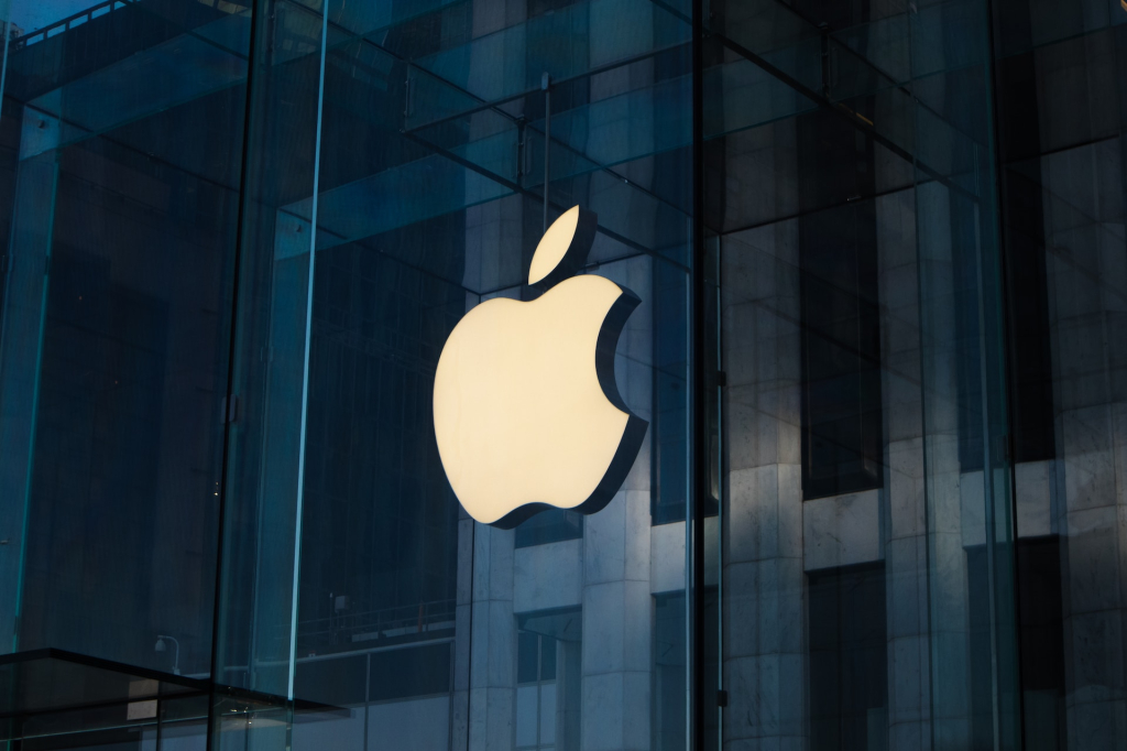 Apple Siri против ChatGPT: ИИ-битва на WWDC 2024