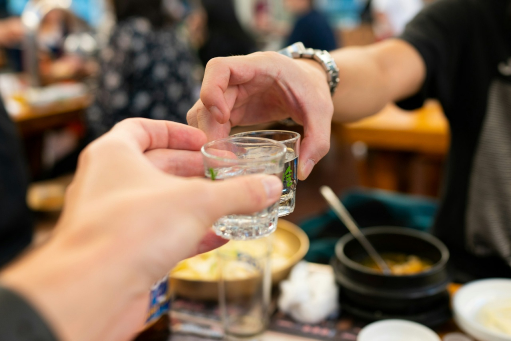 Korean Singer Sung Si Kyung's Rice Wine Brand Quickly Become Popular After Launch - Vimarsana News