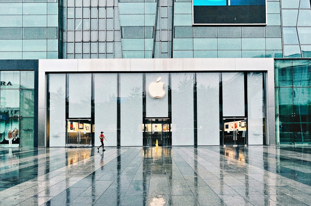 Apple Reportedly Delving Into AI Home Robots After Ditching EV Venture - Vimarsana News