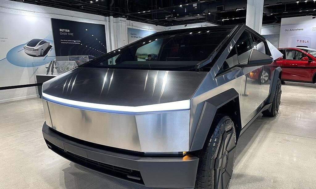 Samsung CEO Enthralled by Cybertruck; Company Unveils Revolutionary GDDR7 Chips - Vimarsana News