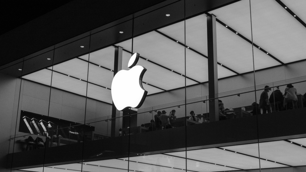 AirTag With New Chip and Improved Tracking Due Next Year; No New Mac Studio, Pro Until Mid-2025: Mark Gurman - Vimarsana News